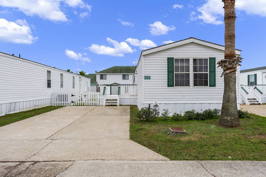 Green Caye Village Apartments, 2100 Caroline Street, Dickinson, TX